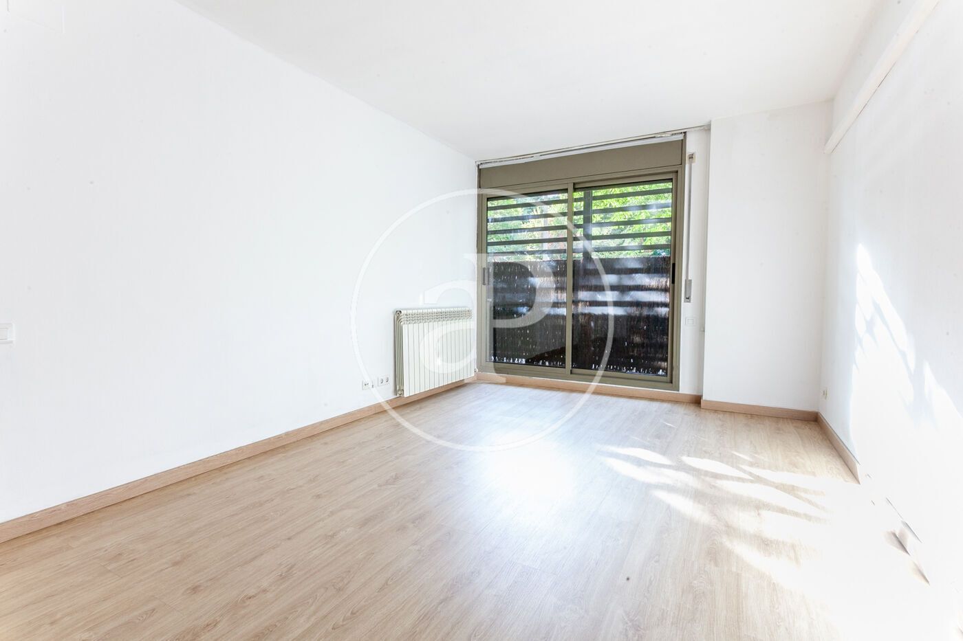 Exterior view of Flat for sale in  Barcelona Capital  with Air Conditioner, Heating and Private garden