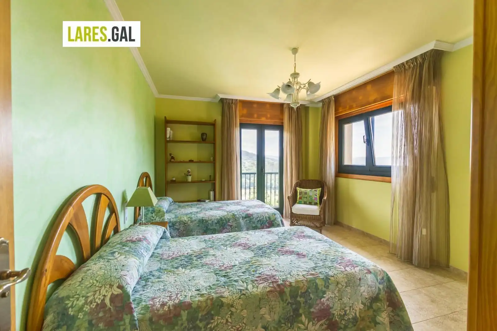 Schlafzimmer von Haus oder Chalet zum Verkauf in Cangas  mit Heizung, Terrasse und Möbliert