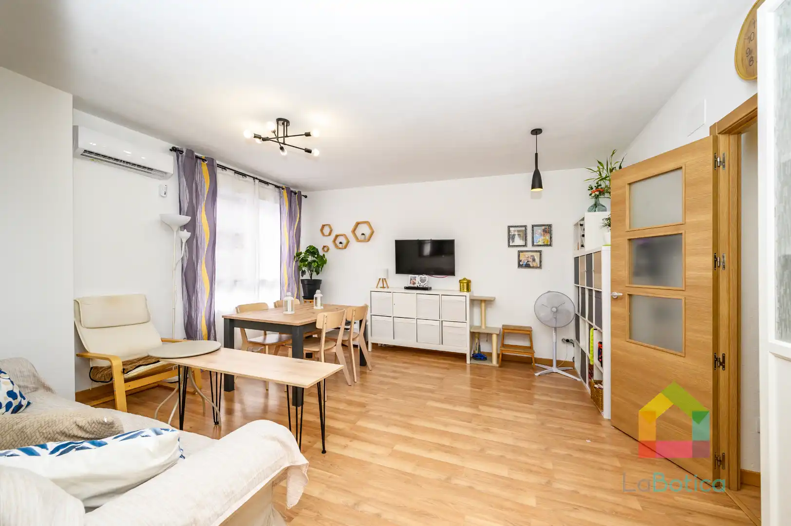 Living room of Flat for sale in Gerindote  with Air Conditioner, Heating and Oven