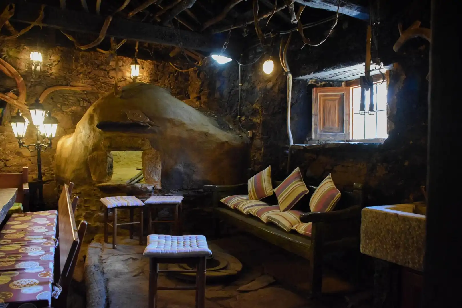 Sala d'estar de Finca rústica en venda en Riello amb Calefacció