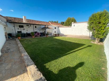 Jardí de Casa o xalet en venda en Píñar amb Piscina