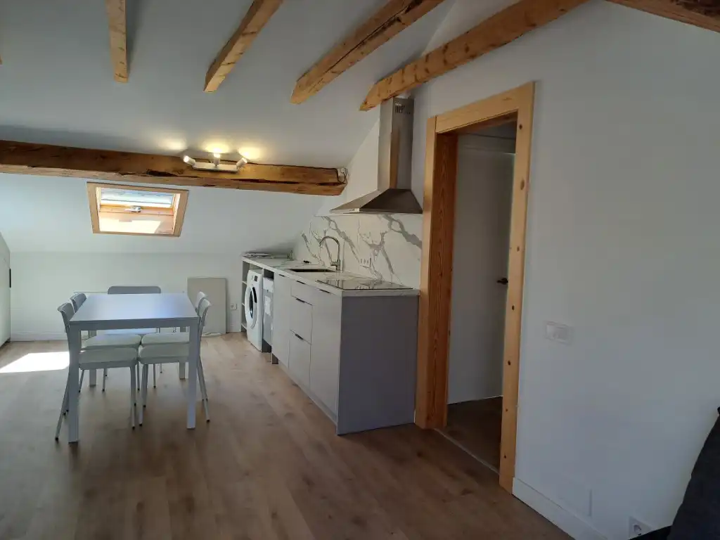 Cuina de Àtic de lloguer en Osséja amb Calefacció, Parquet i Traster