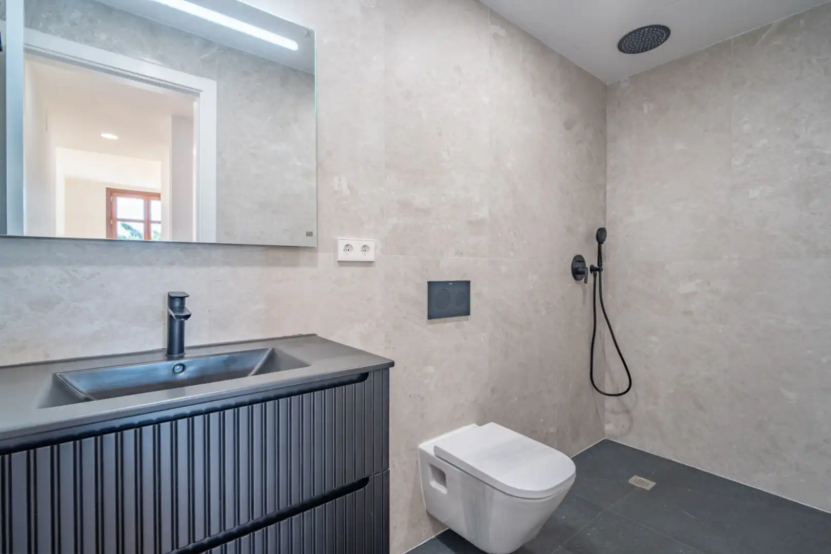 Bany de Apartament en venda en Málaga amb Piscina i Piscina comunitària