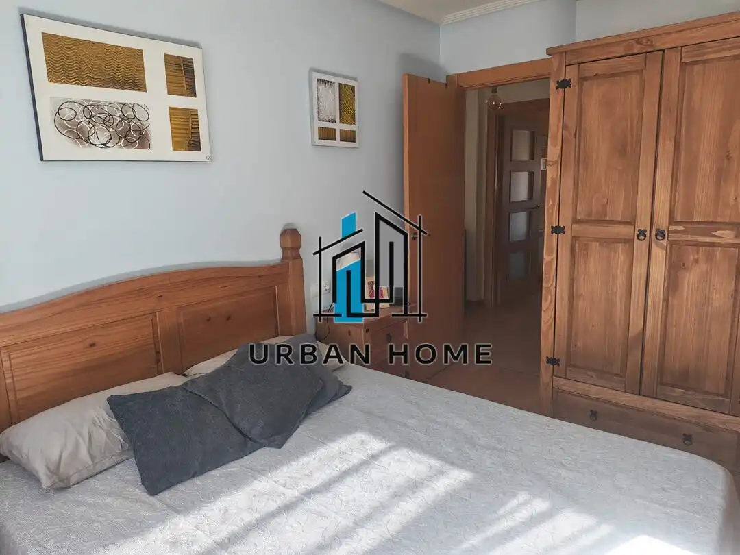 Habitación de Dúplex en venta en San Andrés del Rabanedo con Calefacción, Trastero y Balcón