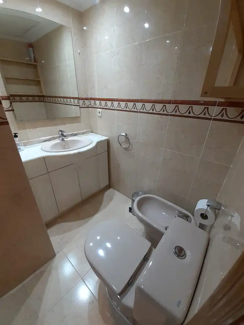 Bany de Apartament de lloguer en Valencia amb Aire condicionat, Calefacció i Terrassa