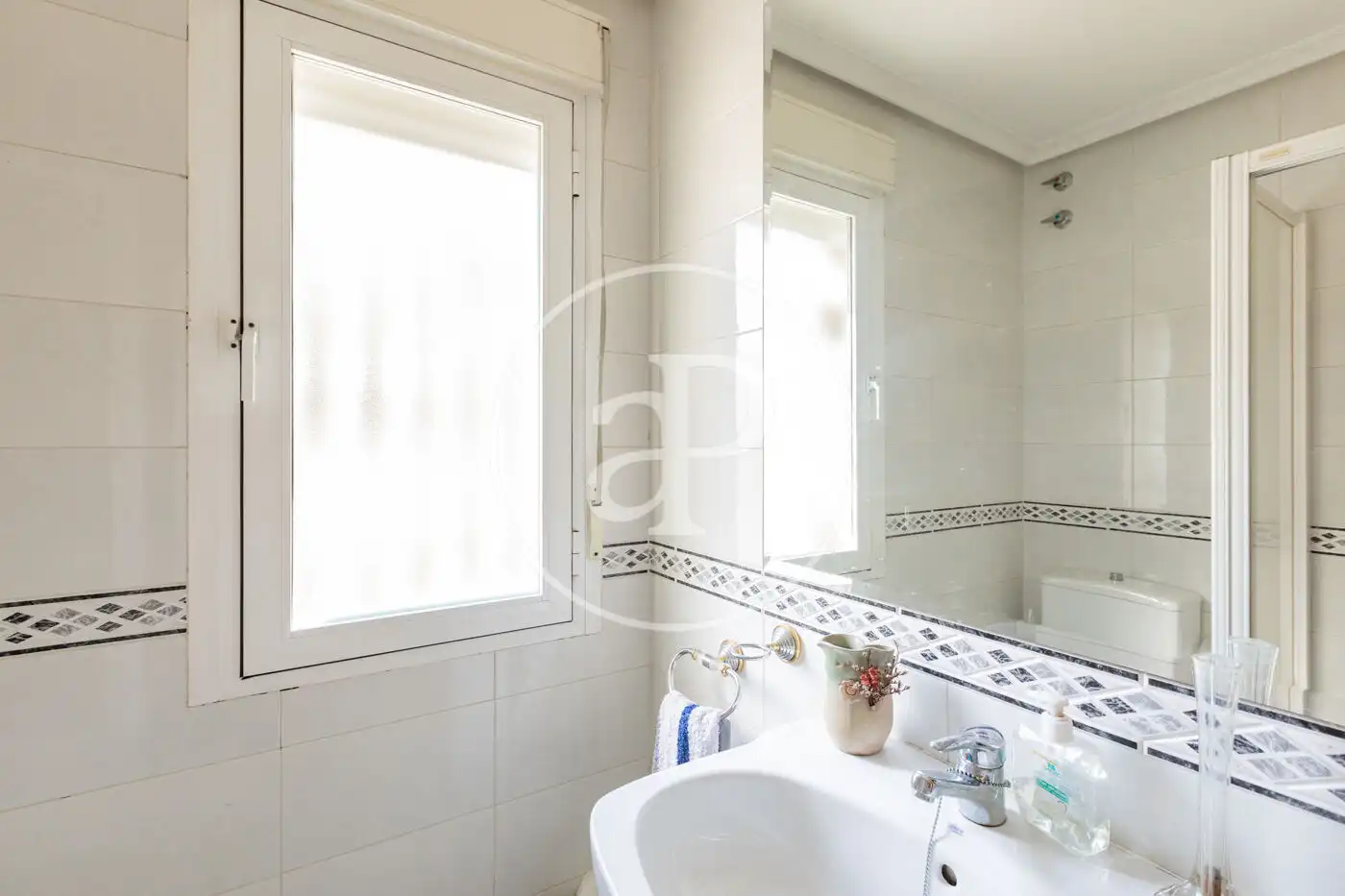 Bathroom of Houses for sale in Las Rozas de Madrid  with Air Conditioner, Heating and Private garden