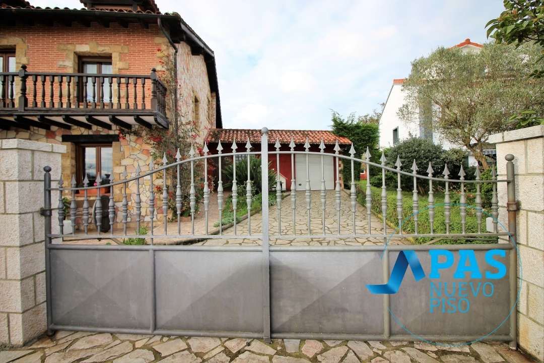 Jardí de Casa o xalet en venda en Santander amb Calefacció, Jardí privat i Moblat