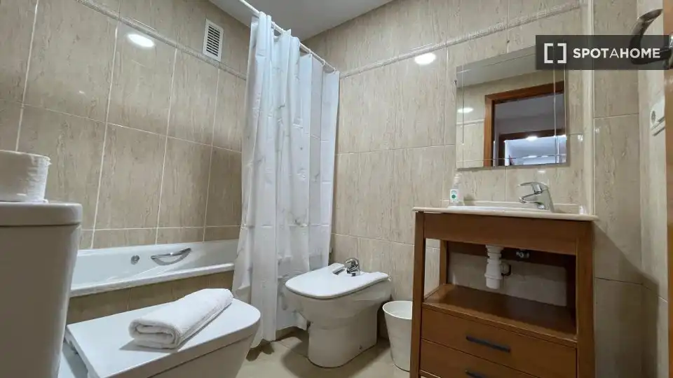 Wohnung mit Terrasse zur Miete in Quatre Carreres, imagen 4