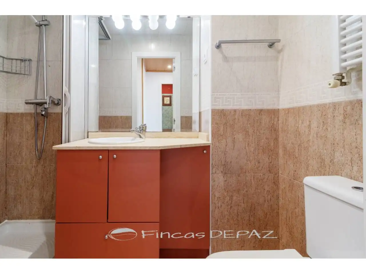 Badezimmer von Dachboden zum Verkauf in Castelldefels mit Klimaanlage, Heizung und Parkett