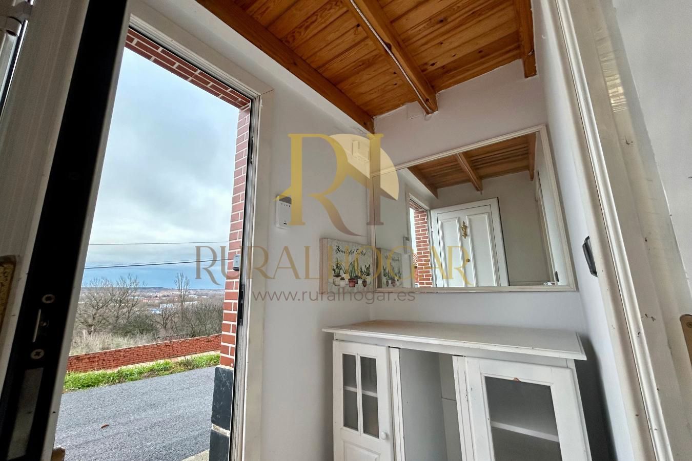 Exterior view of House or chalet for sale in León Capital   with Heating, Parquet flooring and Terrace