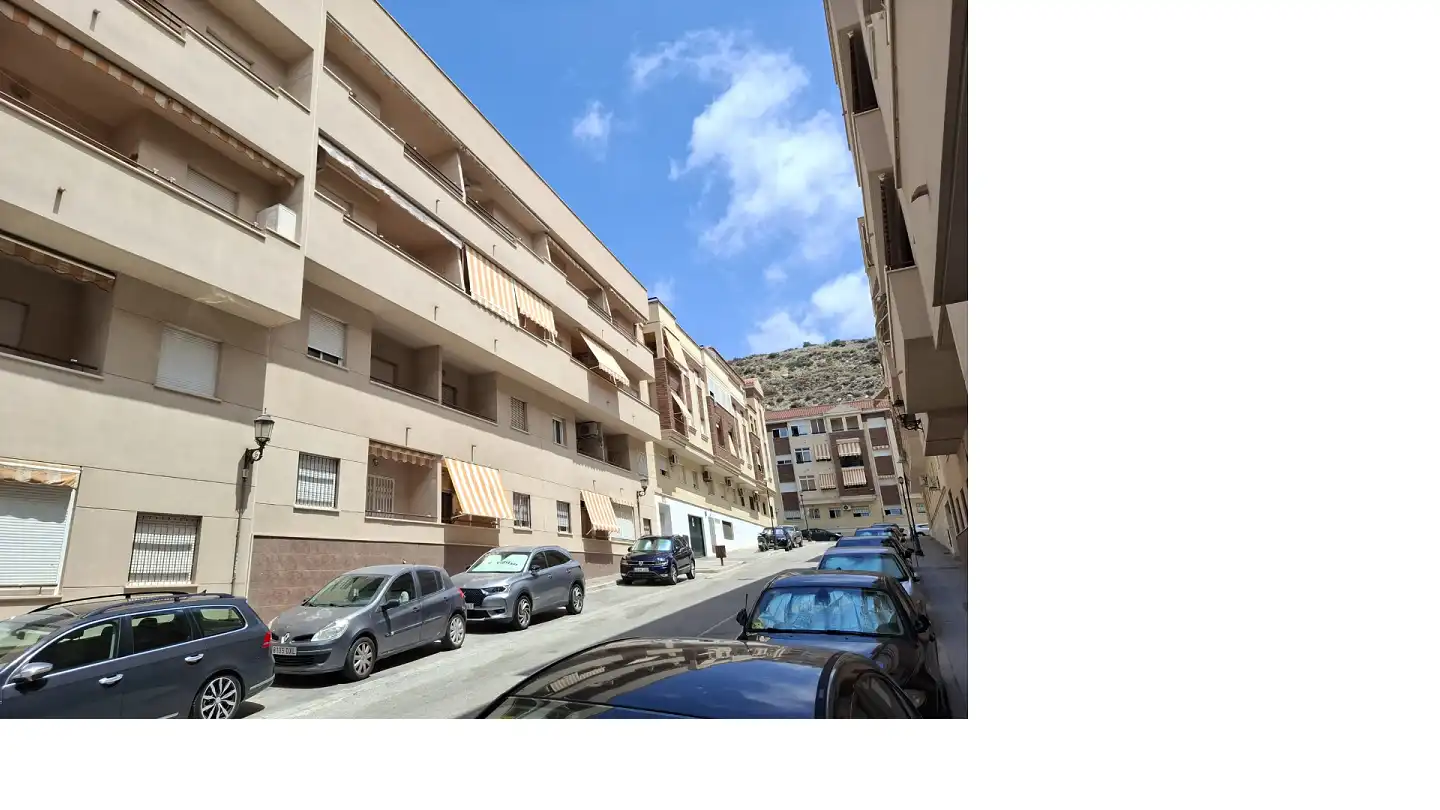 Flat with lift for sale in Carretera Almería 36