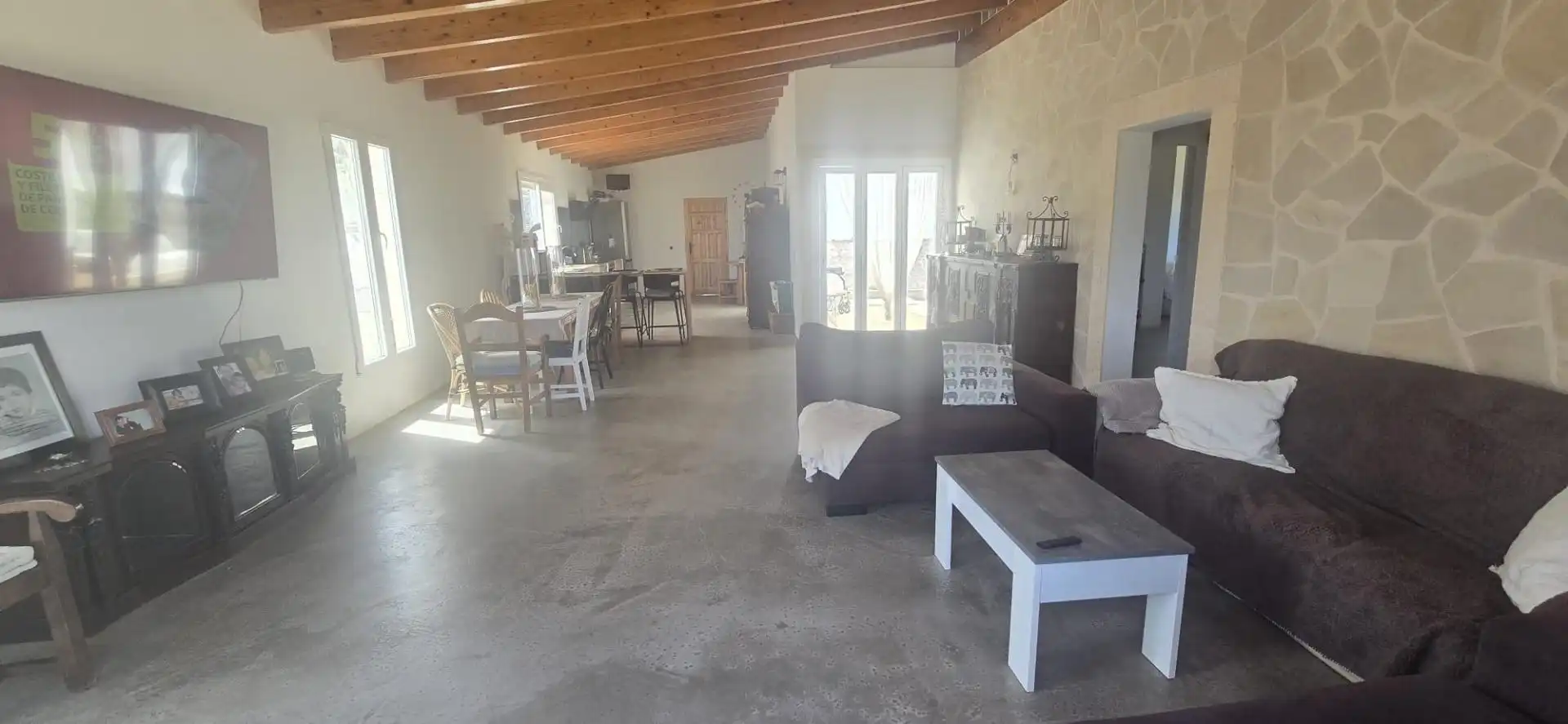 Wohnzimmer von Country house zum Verkauf in Santanyí mit Klimaanlage, Privatgarten und Terrasse