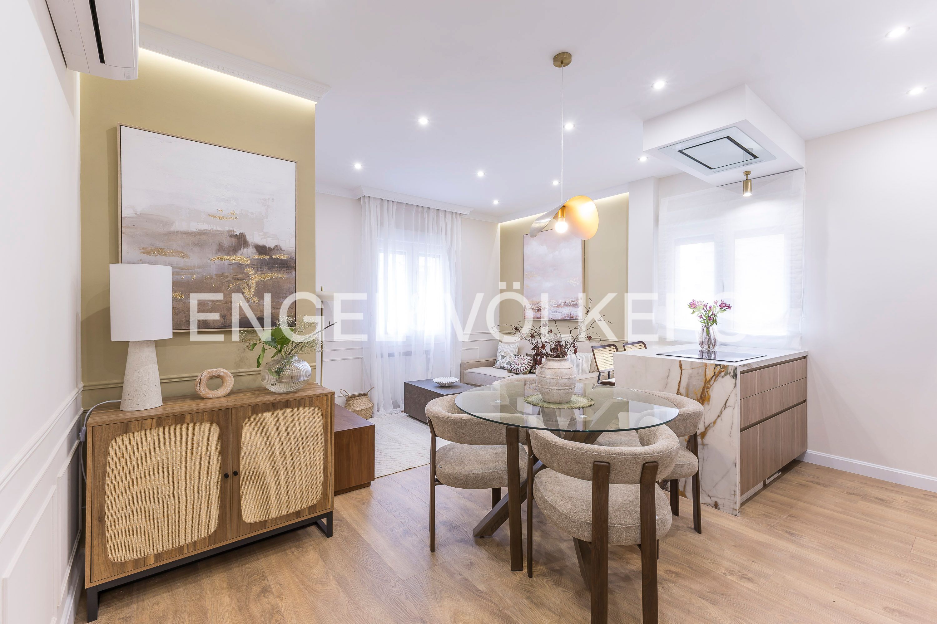 Dining room of Apartment for sale in  Madrid Capital  with Air Conditioner, Heating and Furnished
