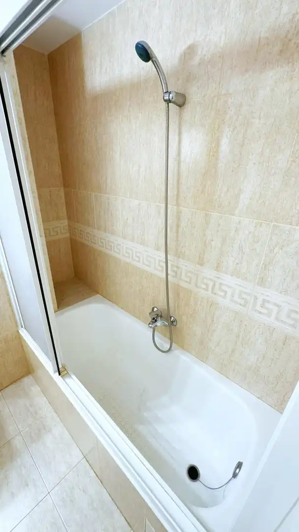 Baño de Apartamento en venta en Gandia con Amueblado, Balcón y Piscina comunitaria