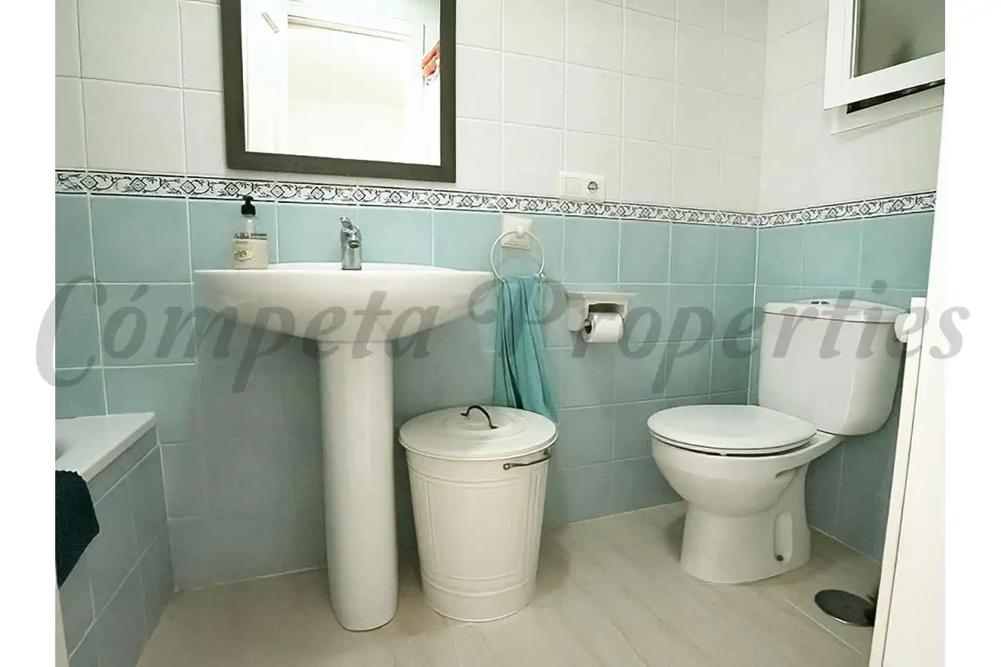 Bathroom of Apartments for sale in Nerja  with Air Conditioner and Swimming Pool