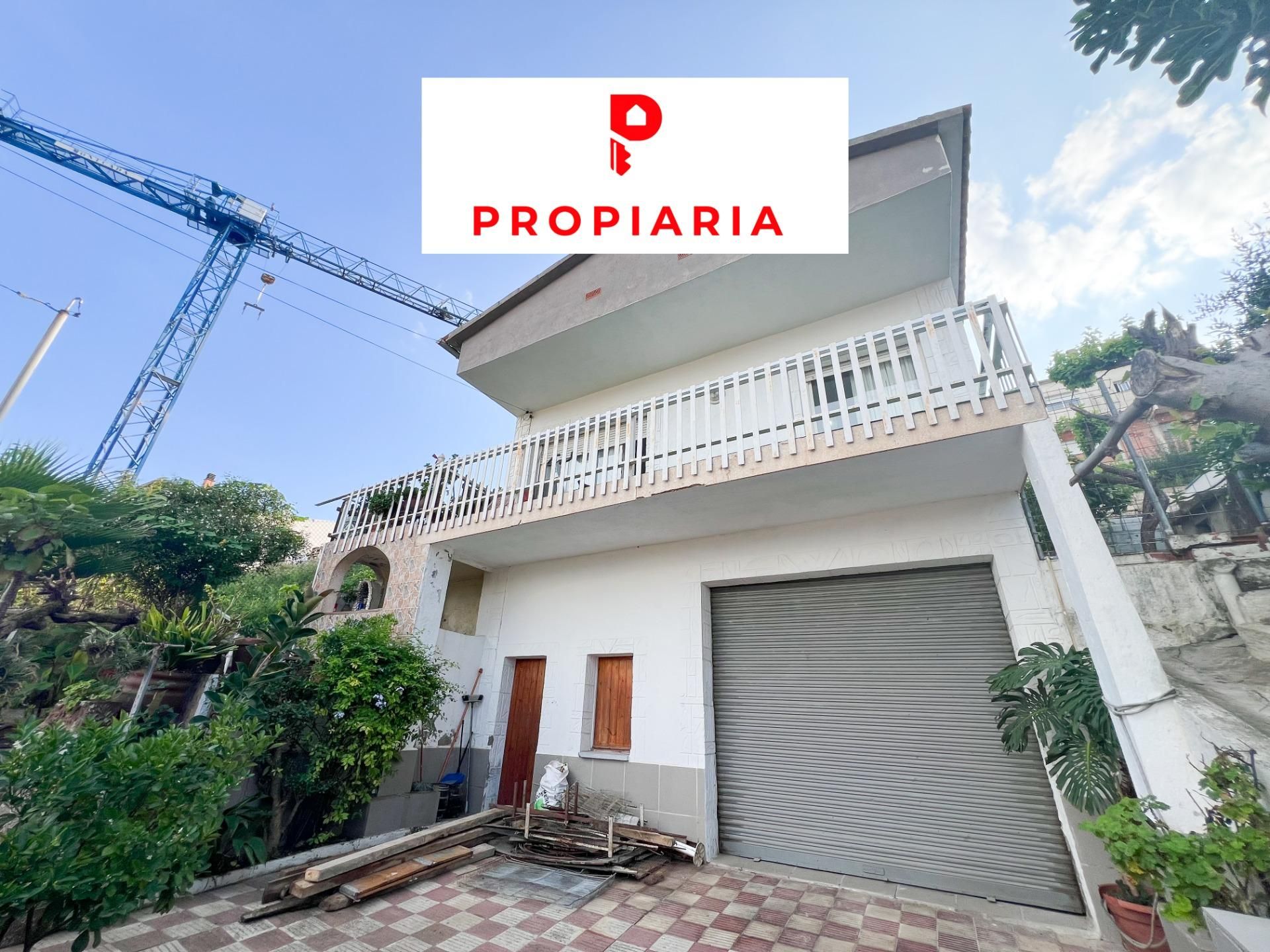 Vista exterior de Casa o xalet en venda en Sant Andreu de la Barca amb Aire condicionat, Calefacció i Jardí privat