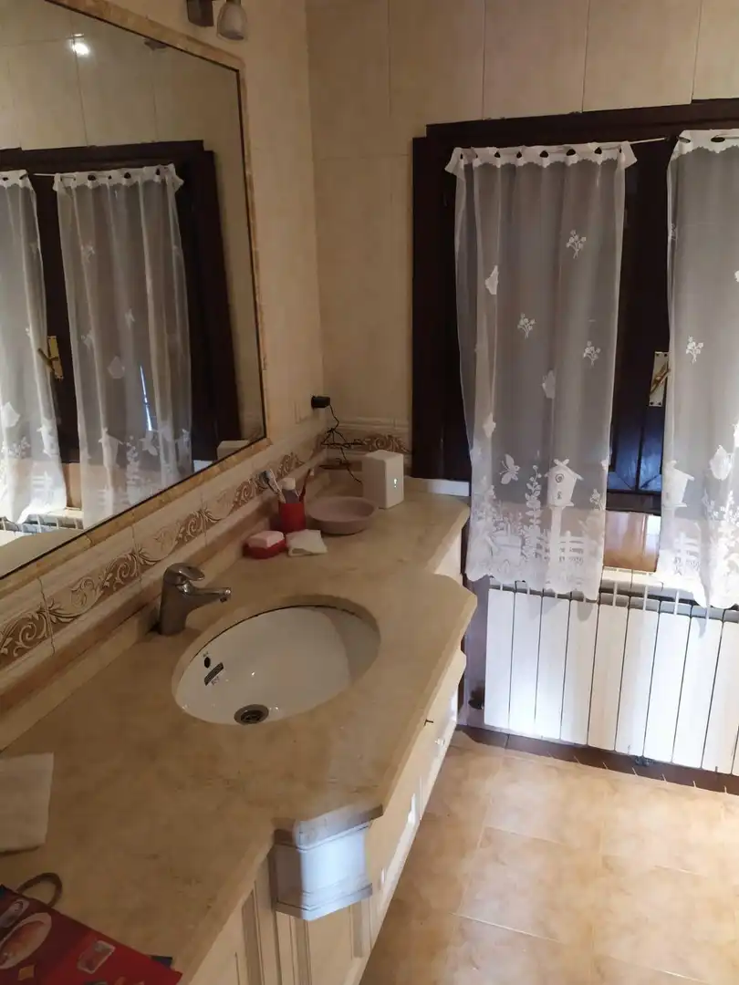 Baño de Casa o chalet en venta en Pozuelo del Páramo con Calefacción, Terraza y Amueblado