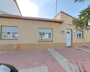 Exterior view of Single-family semi-detached for sale in Valladolid Capital  with Heating, Furnished and Oven