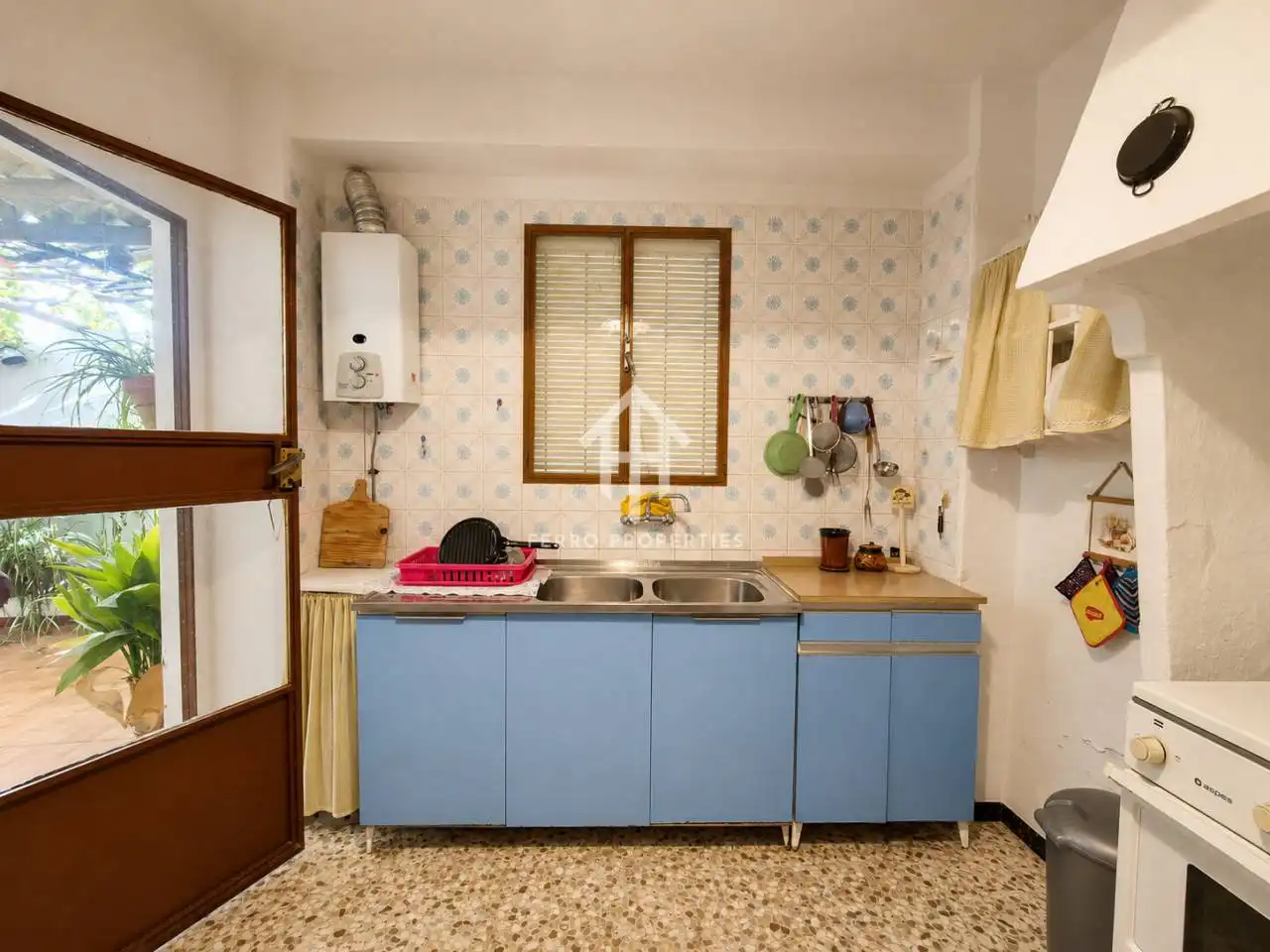 Cuina de Casa o xalet en venda en Priego de Córdoba amb Jardí privat, Terrassa i Moblat