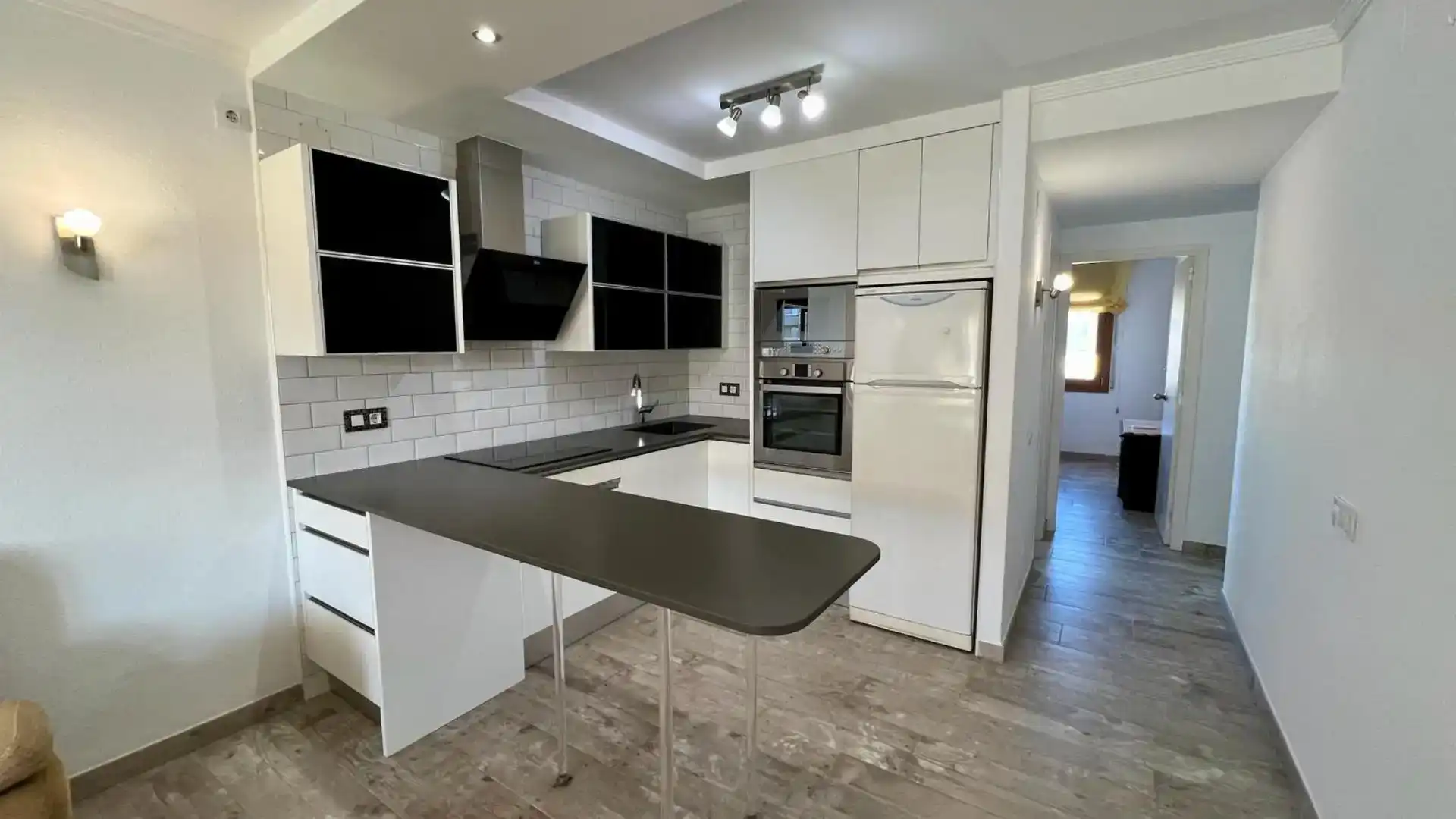 Cuina de Apartament en venda en L'Estartit amb Aire condicionat i Balcó