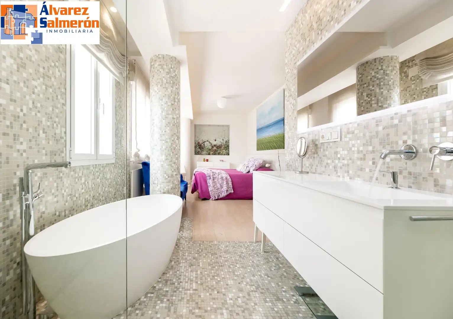 Bathroom of Flat for sale in Granada  with Air Conditioner
