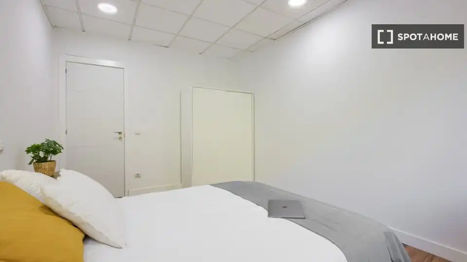 Habitación de Piso de alquiler en Madrid con Aire acondicionado, Calefacción y Amueblado