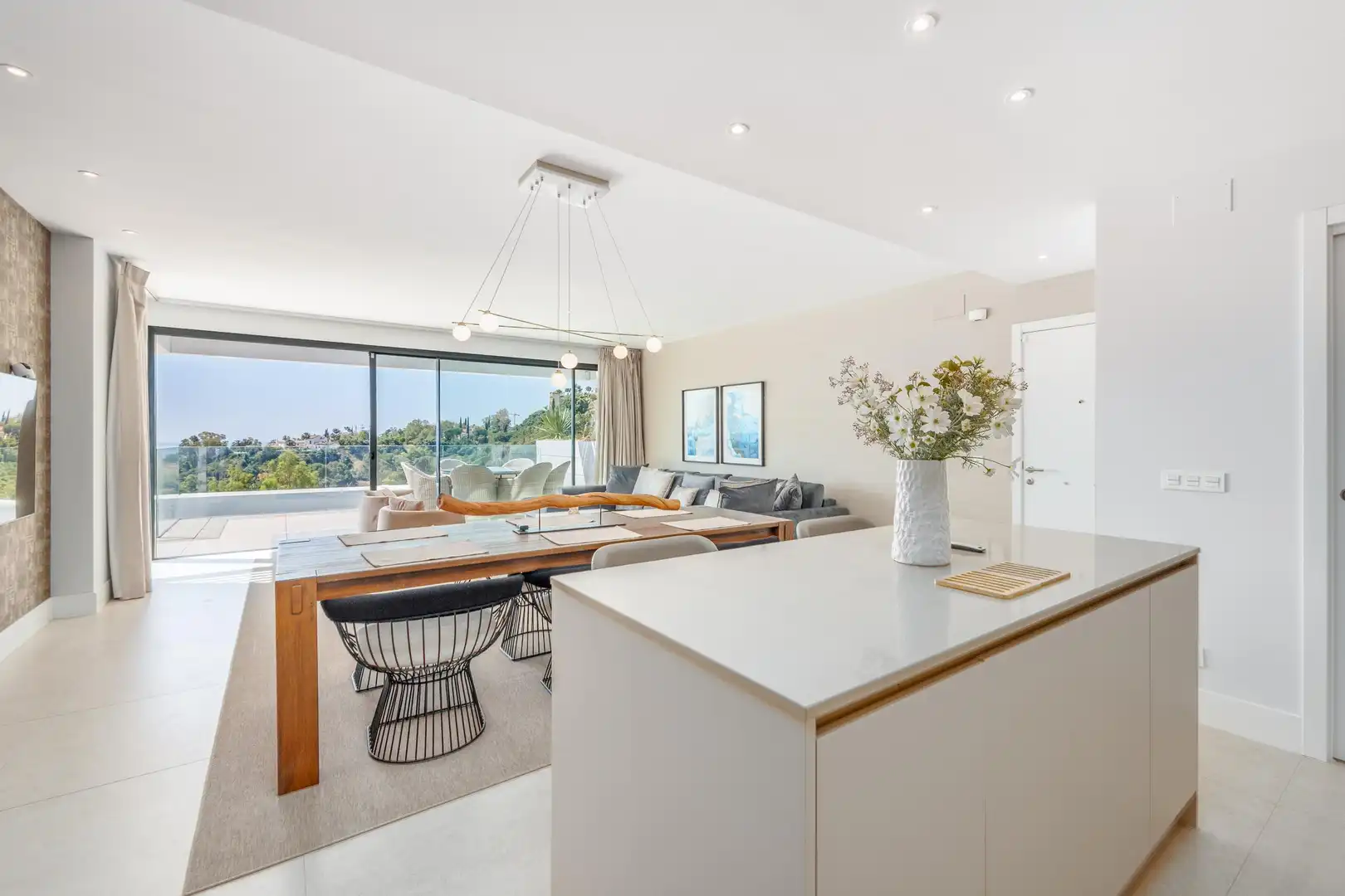 Sala de estar de Apartamento en venta en Benahavís con Aire acondicionado, Calefacción y Jardín privado