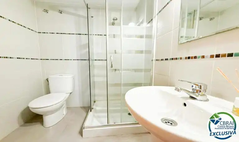 Baño de Apartamento en venta en Figueres con Piscina comunitaria