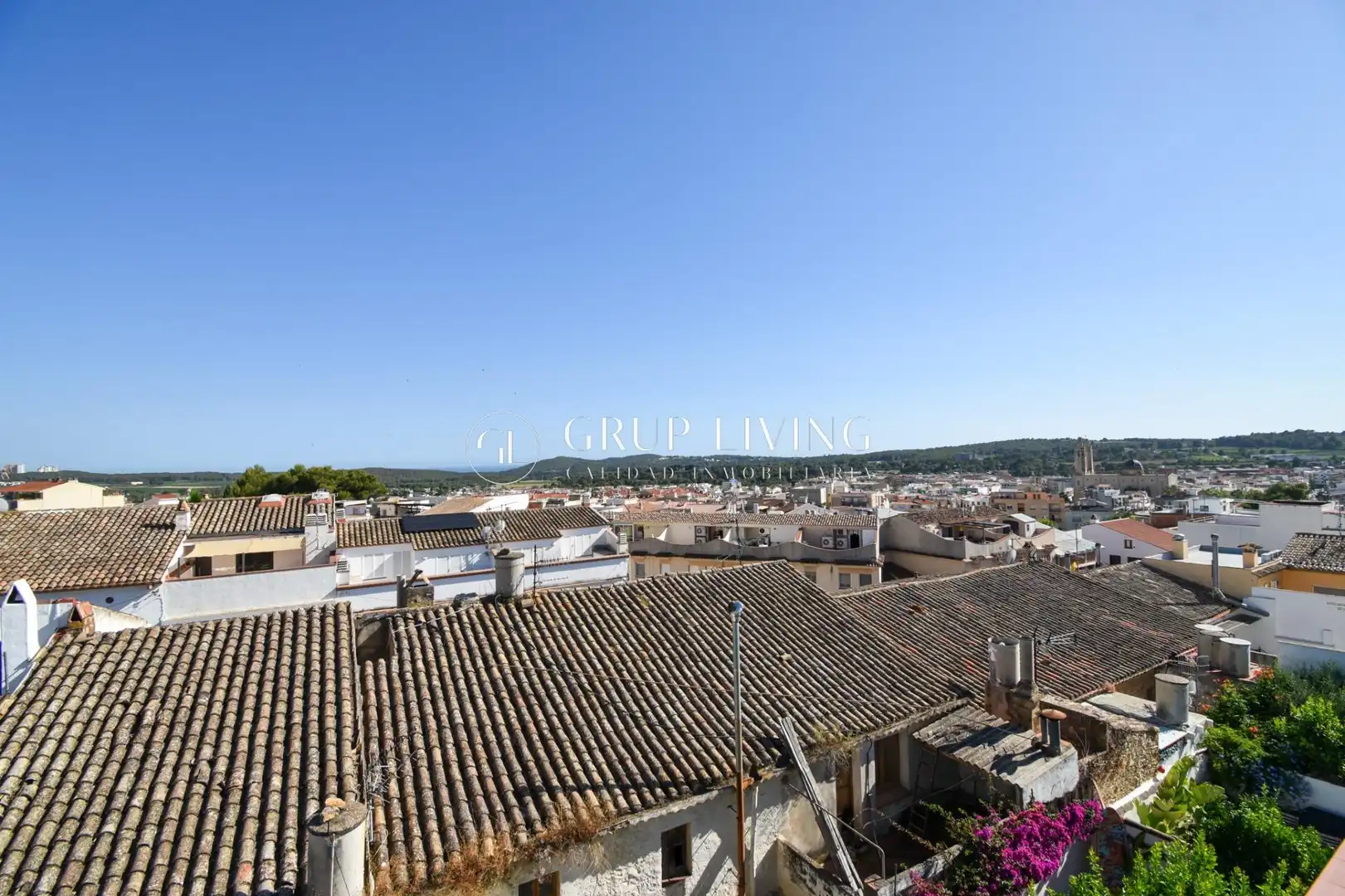 Vista exterior de Casa o xalet de lloguer en Sant Pere de Ribes amb Jardí privat i Terrassa
