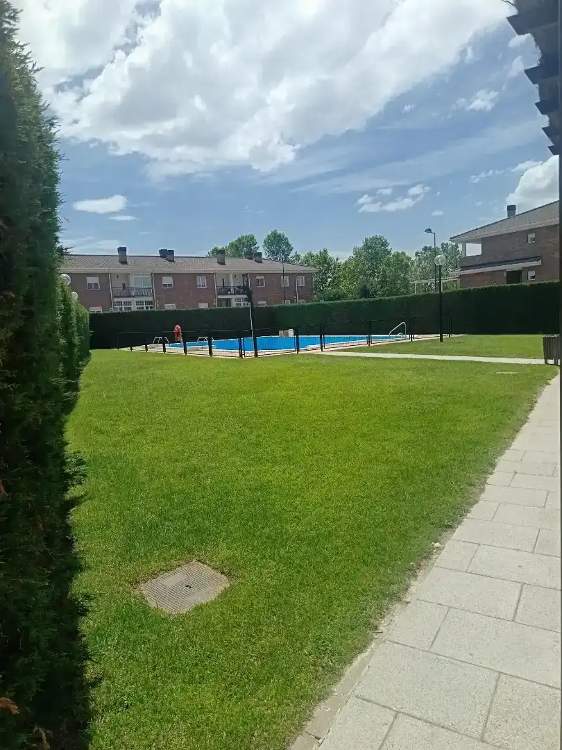 Piscina de Pis de lloguer en Ávila amb Parquet, Traster i Piscina