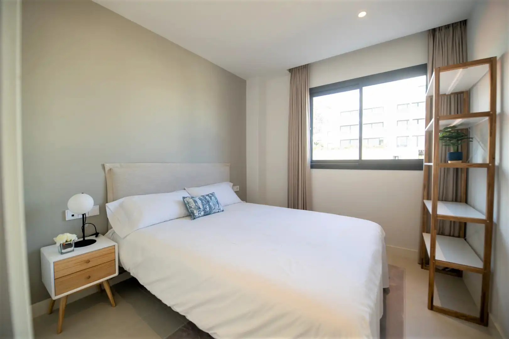Schlafzimmer von Wohnung zum Verkauf in Fuengirola mit Klimaanlage, Heizung und Terrasse