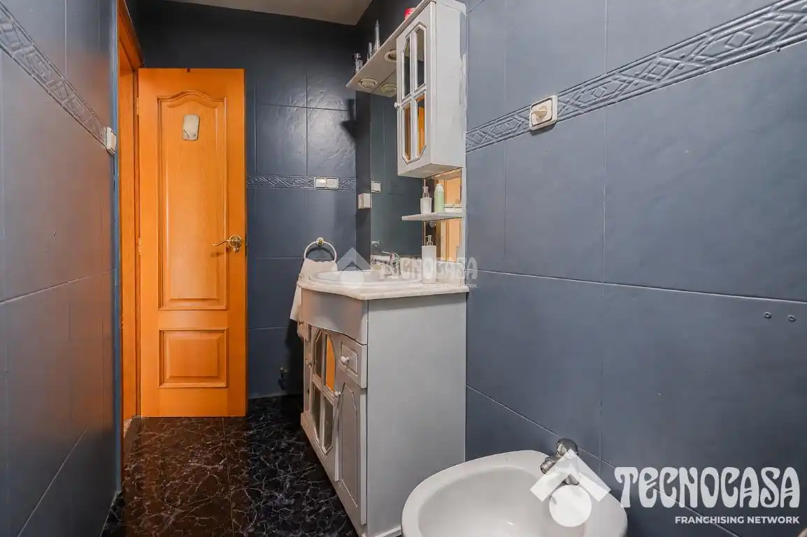 Badezimmer von Wohnung zum Verkauf in Sud