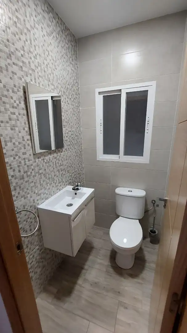 Bathroom of Flat for rent in Plasencia  with Air Conditioner, Heating and Furnished