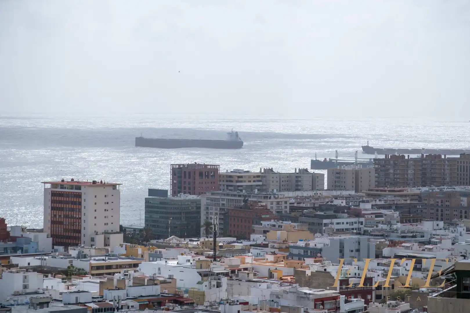 Vista exterior de Casa o xalet en venda en Las Palmas de Gran Canaria amb Terrassa, Piscina i Moblat