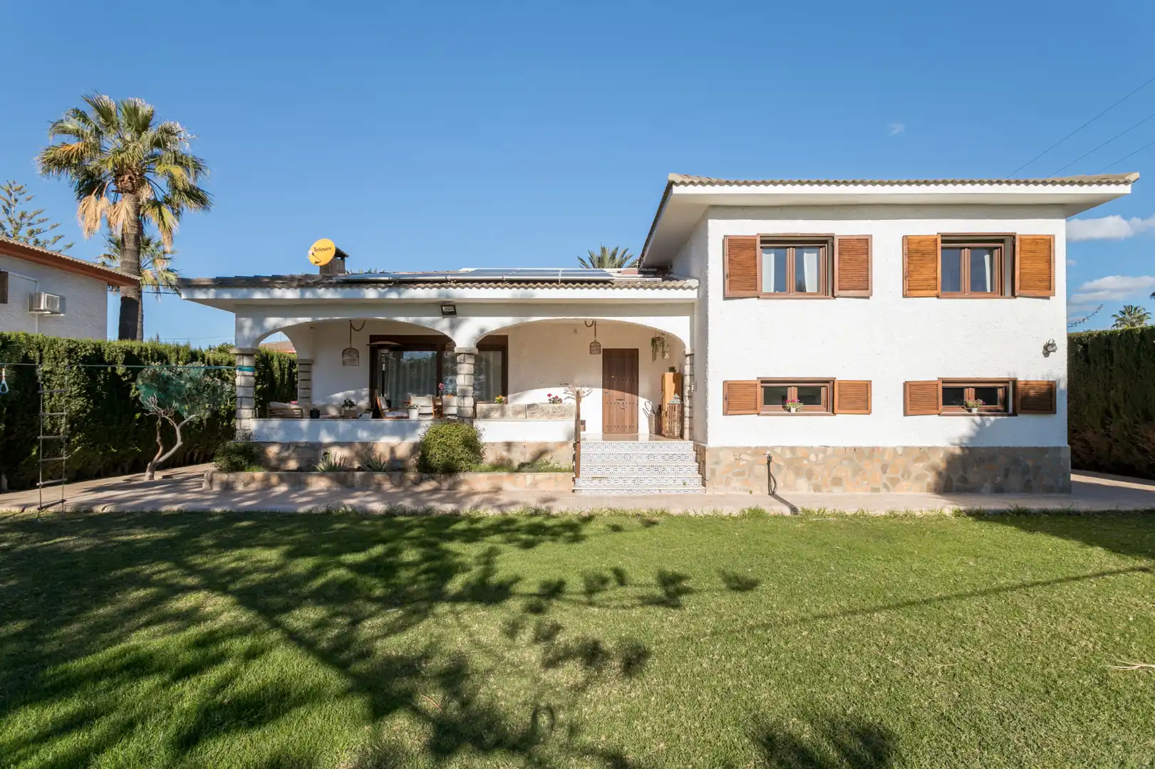 Vista exterior de Casa o xalet de lloguer en El Campello amb Aire condicionat, Calefacció i Jardí privat