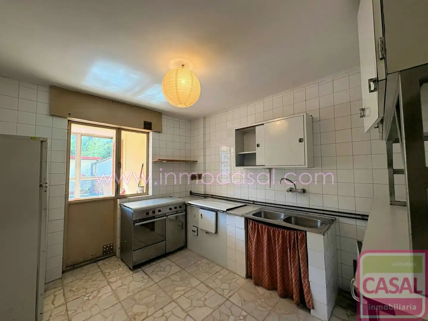 Cocina de Piso en venta en Lena con Calefacción, Terraza y Amueblado