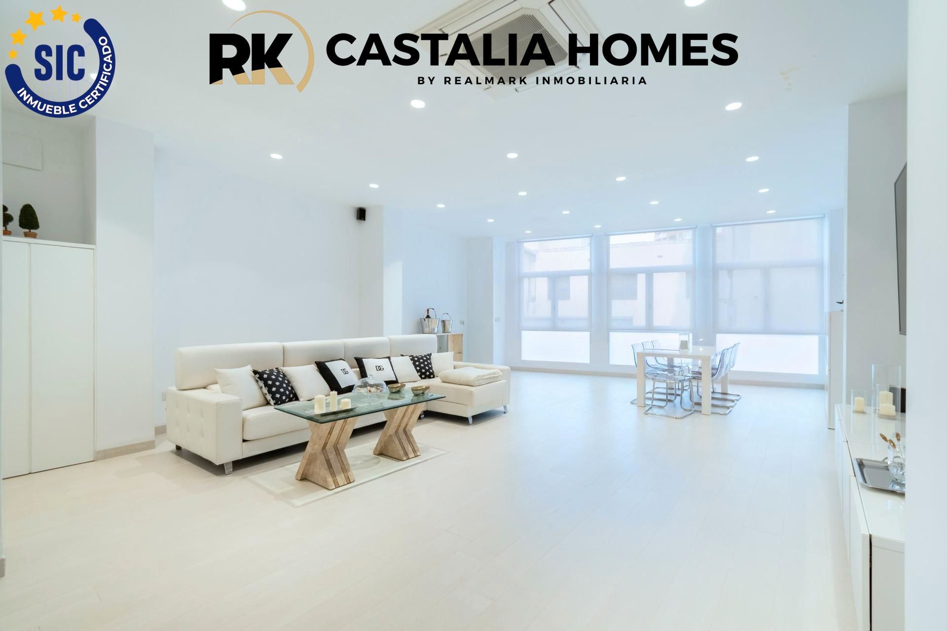 Sala d'estar de Casa adosada en venda en Castellón de la Plana / Castelló de la Plana amb Aire condicionat, Jardí privat i Terrassa