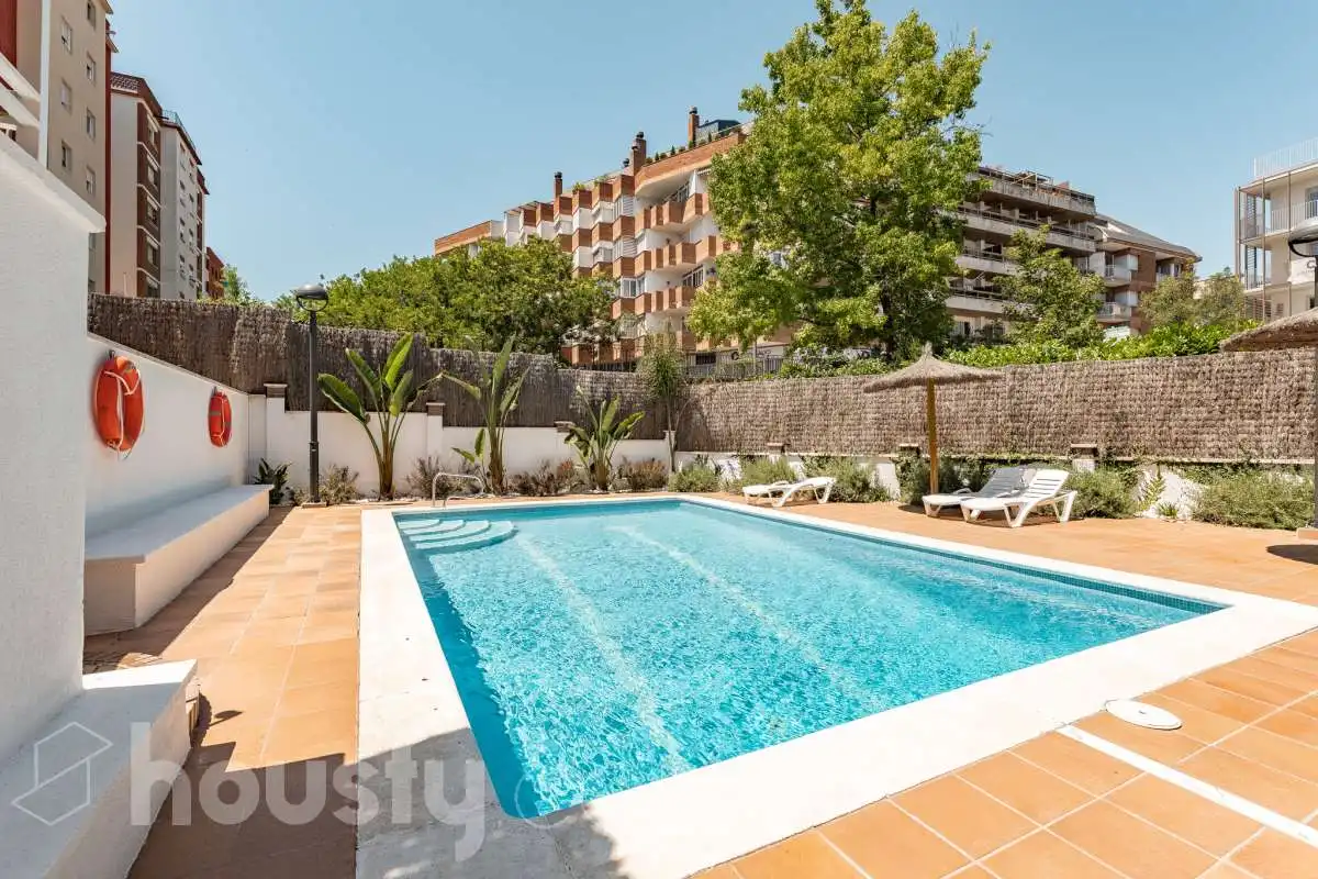 Piscina de Casa o chalet en venta en Sant Cugat del Vallès con Calefacción, Jardín privado y Parquet