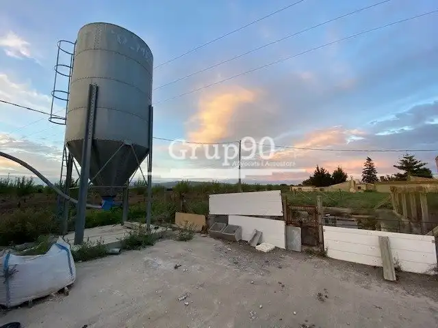 Nau industrial en venda en Santa Bàrbara
