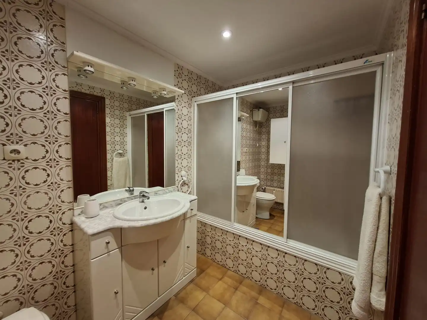 Baño de Piso en venta en Torrelavega  con Calefacción, Trastero y Balcón