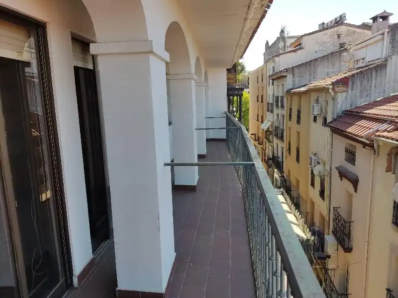 Terrassa de Oficina de lloguer en Plasencia amb Calefacció