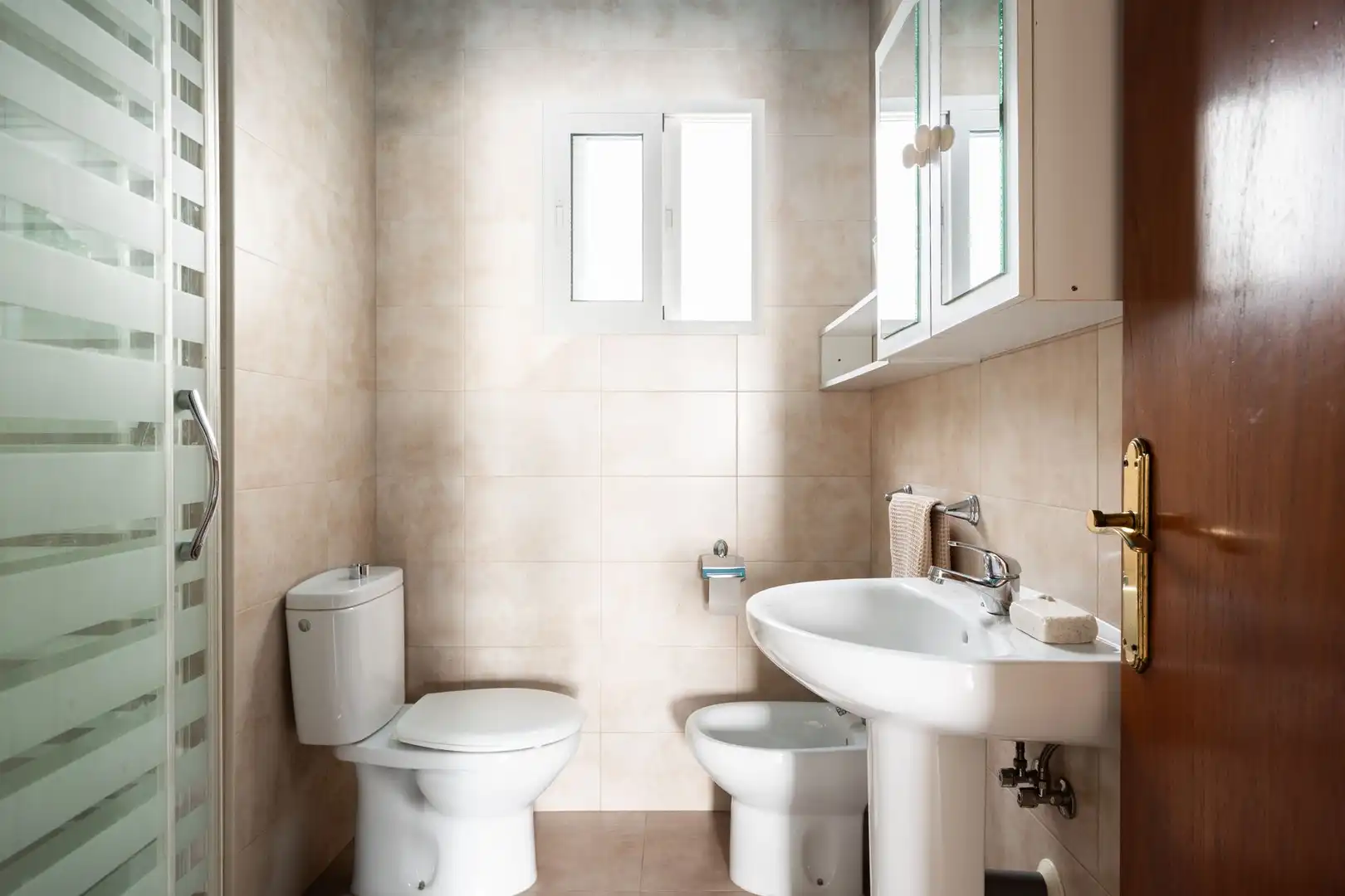 Bathroom of Apartments for sale in Benalmádena