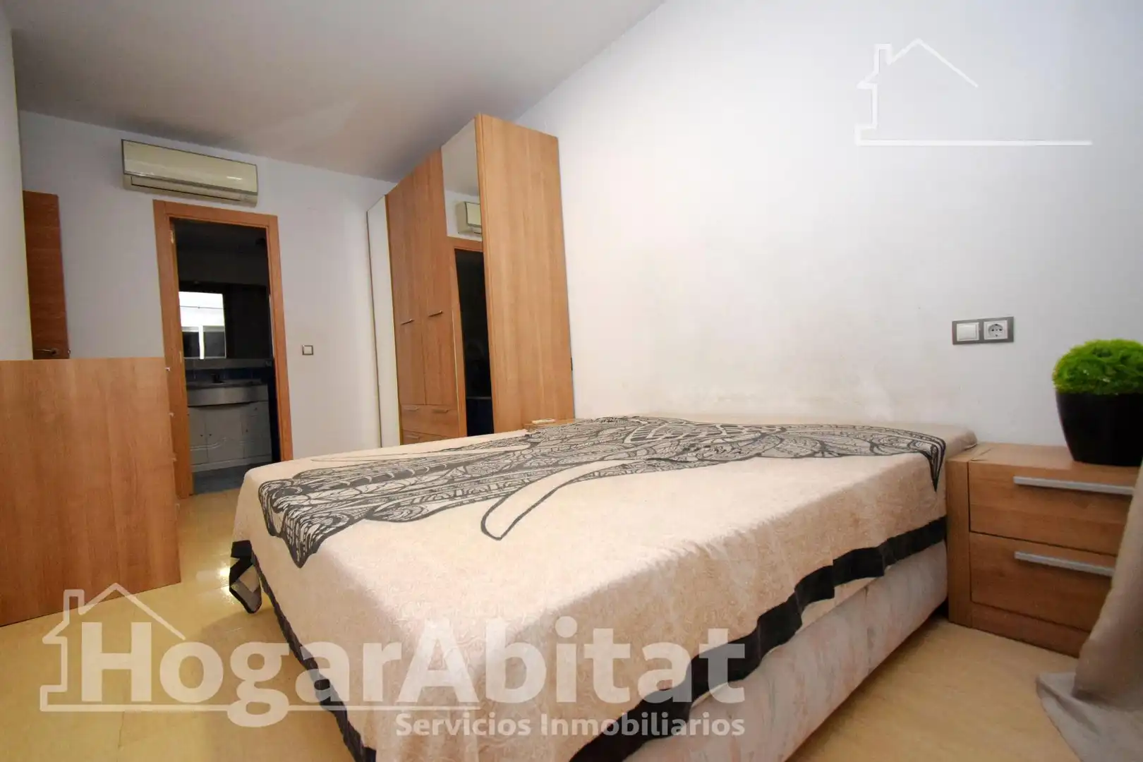 Dormitori de Pis en venda en Paterna amb Aire condicionat, Terrassa i Traster