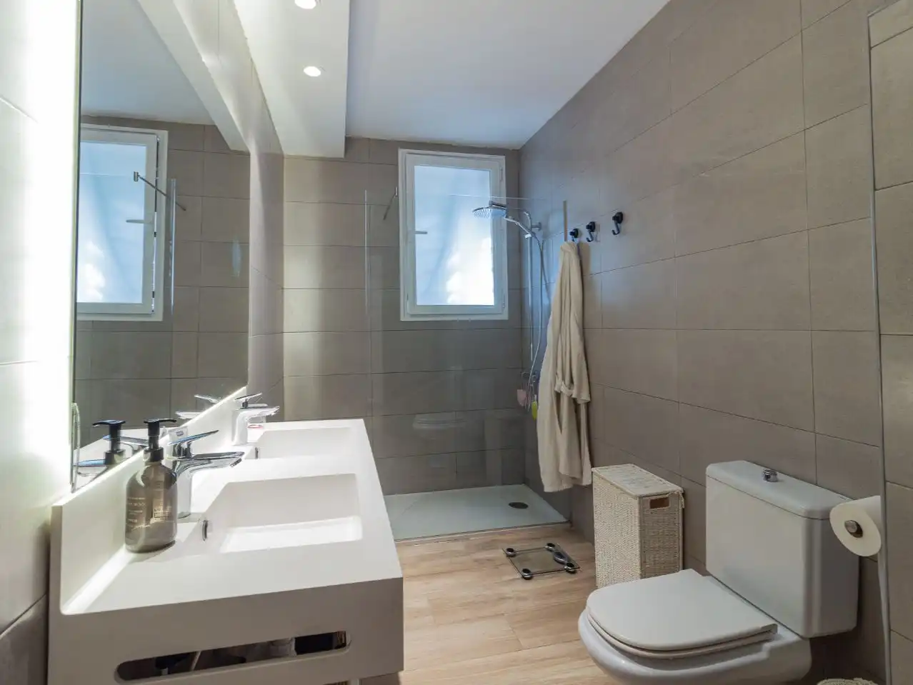 Bathroom of Houses for sale in Calvià  with Air Conditioner, Terrace and Swimming Pool