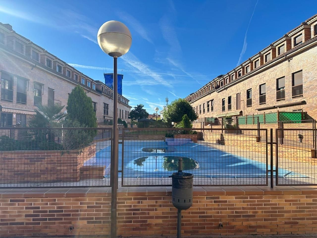 Exterior view of Duplex for sale in Sevilla la Nueva  with Air Conditioner, Heating and Storage room