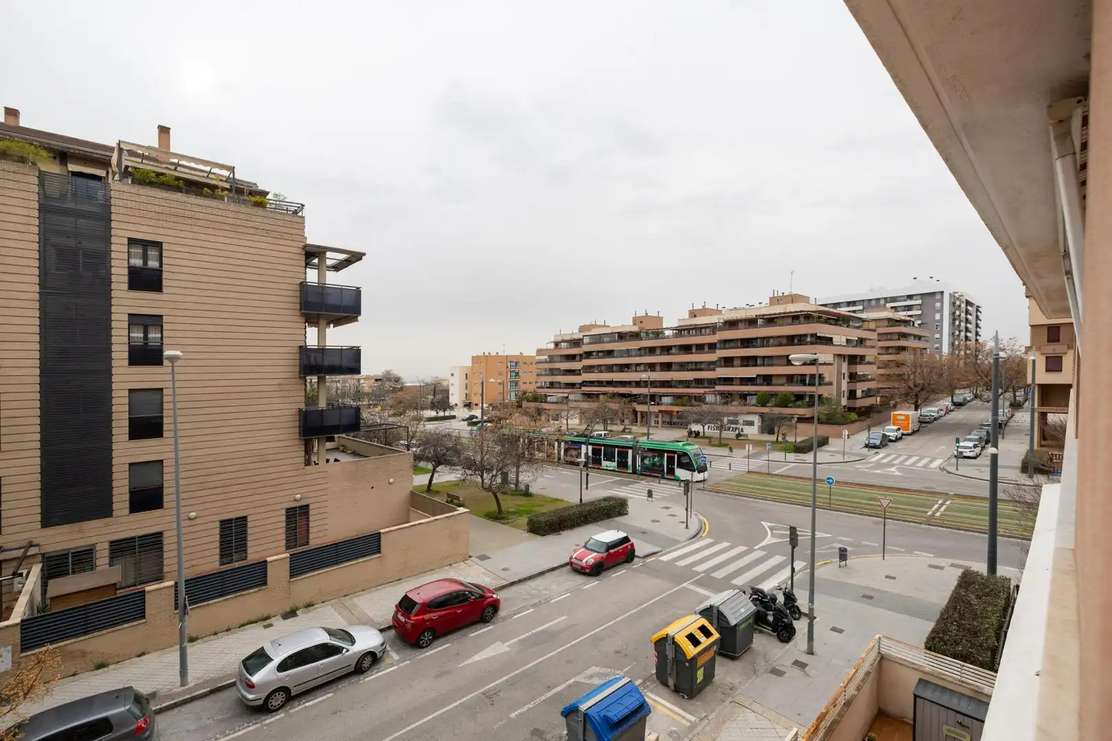 Vista exterior de Pis en venda en Granada amb Aire condicionat i Piscina comunitària