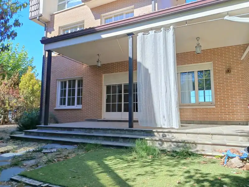 Semi-detached house with pool for sale in Simancas, imagen 34