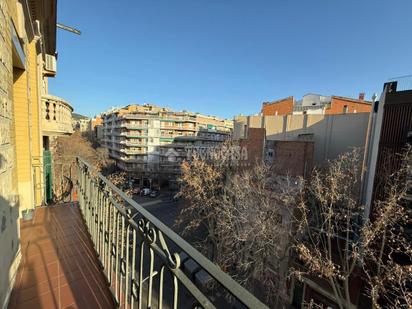 Exterior view of Flat for sale in  Barcelona Capital  with Balcony