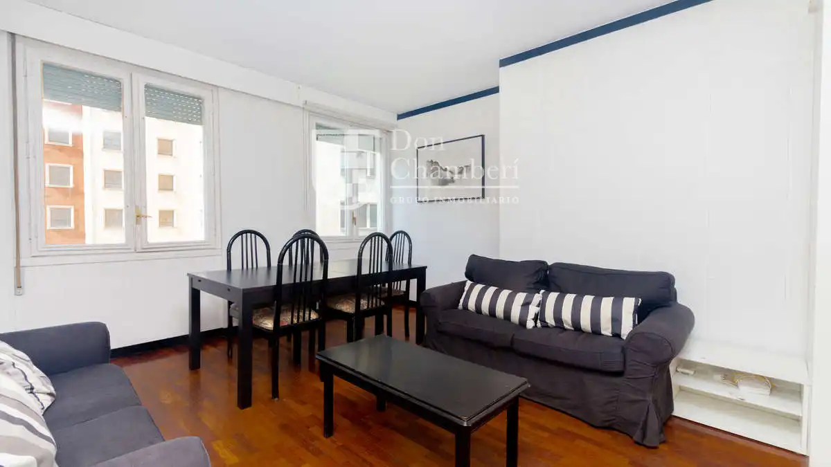 Sala d'estar de Dúplex de lloguer en Madrid amb Calefacció i Moblat