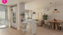 Sala d'estar de Pis en venda en Girona Capital amb Aire condicionat i Balcó